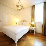 Minka Apartahotel